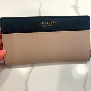 Kate Spade Cameron Slim Bi-fold Wallet. Tan & Black.